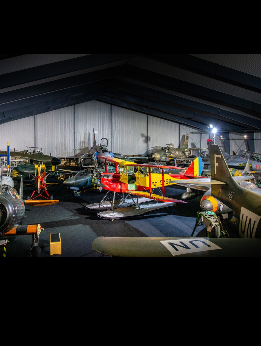 En vy &ouml;ver magasinhangaren d&auml;r det finns flygplan som man inte f&aring;r se i Flygvapenmuseets ordinarie utst&auml;llning.